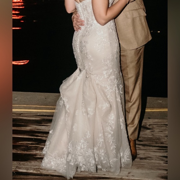 Maggie Sottero Lennon Wedding Gown - Picture 10 of 11